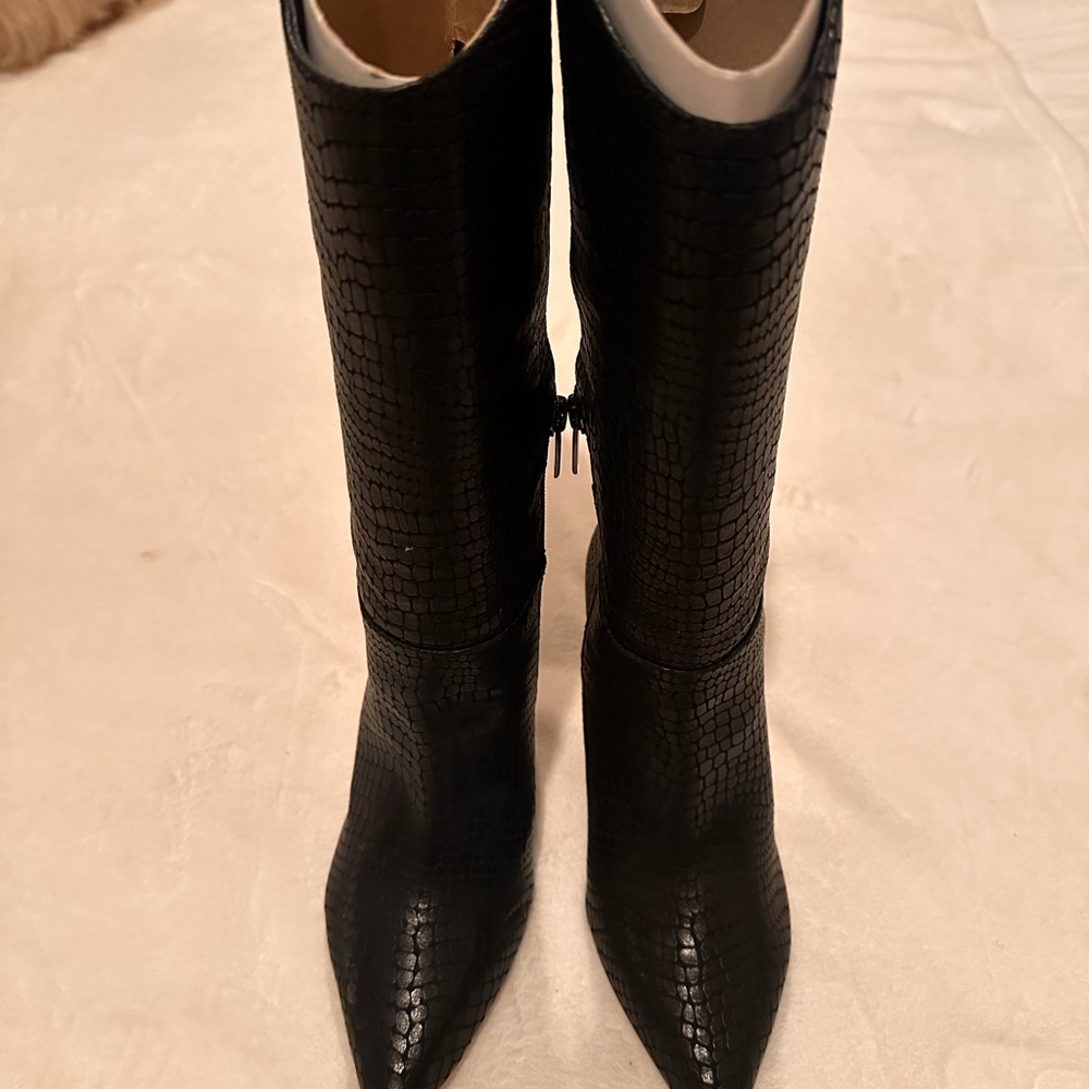 Vince Camuto - Elegant Black Croc-Embossed Women's Boots